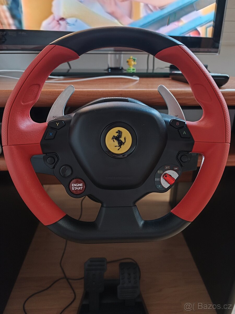 Volant Thrustmaster Ferrari 458 Spider + pedály