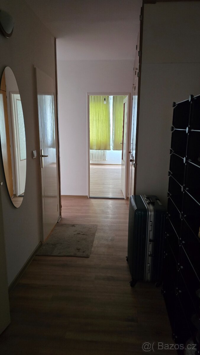 Pronajměte si pokoj v bytě v Kobylisy