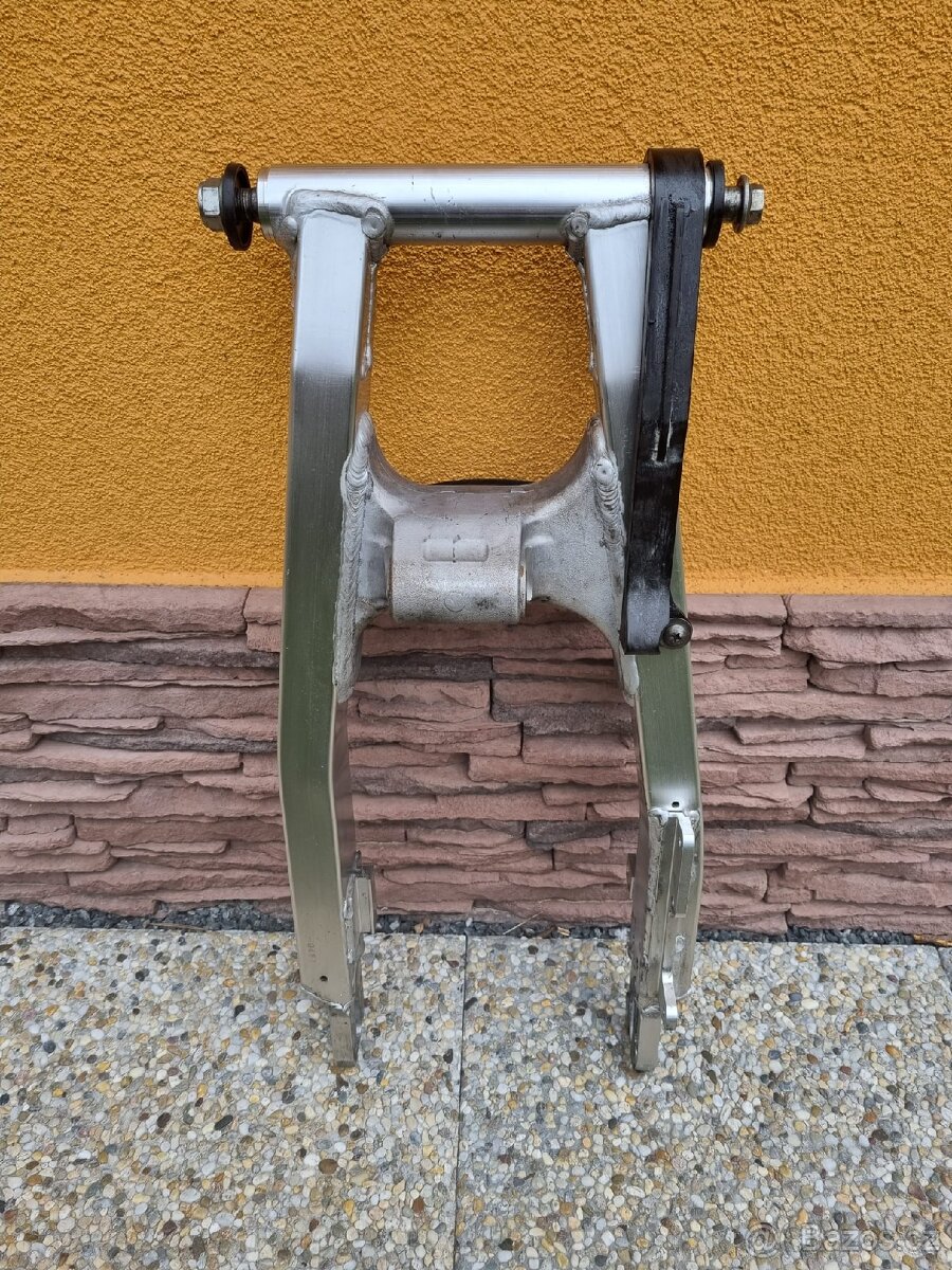 (ZAMLUVENO) Kyvka na Suzuki DR 650