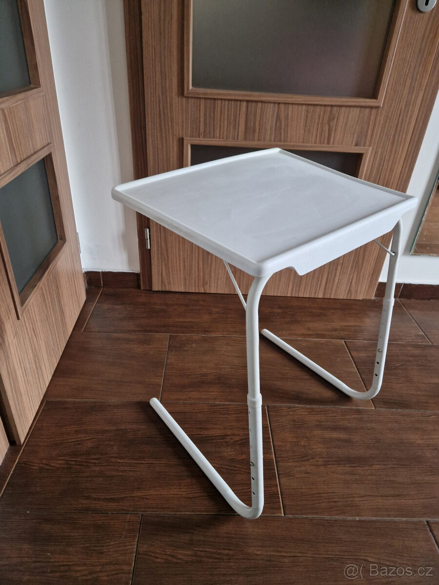 Stolek ke křeslu, k sedačce, na malování