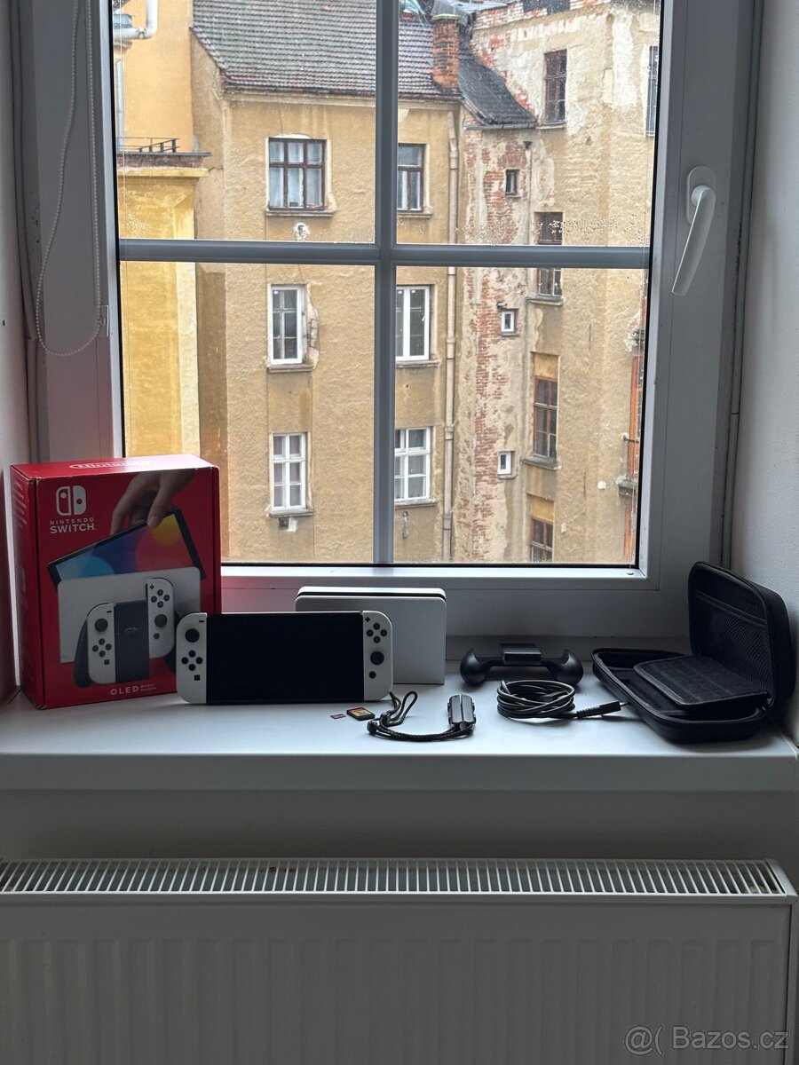 Nintendo Switch OLED - kompletní balení