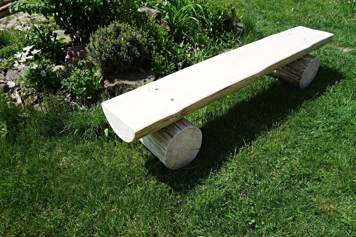 Masivní zahradní lavice