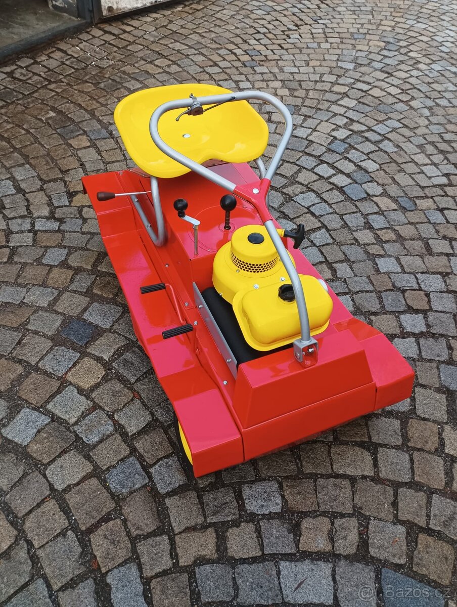 Zahradní traktůrek sekačka