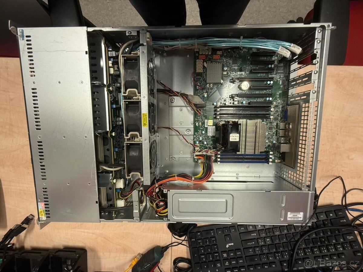 Server SuperMicro X10SRL-F