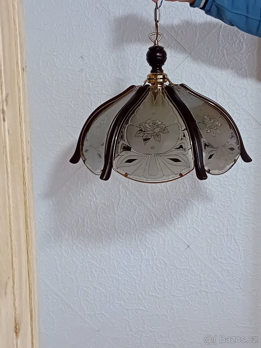 Lustr a stojací lampa