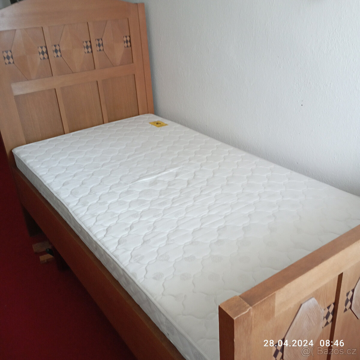 Starožitná postel s polohovatelným roštem+matrace (postel 1)