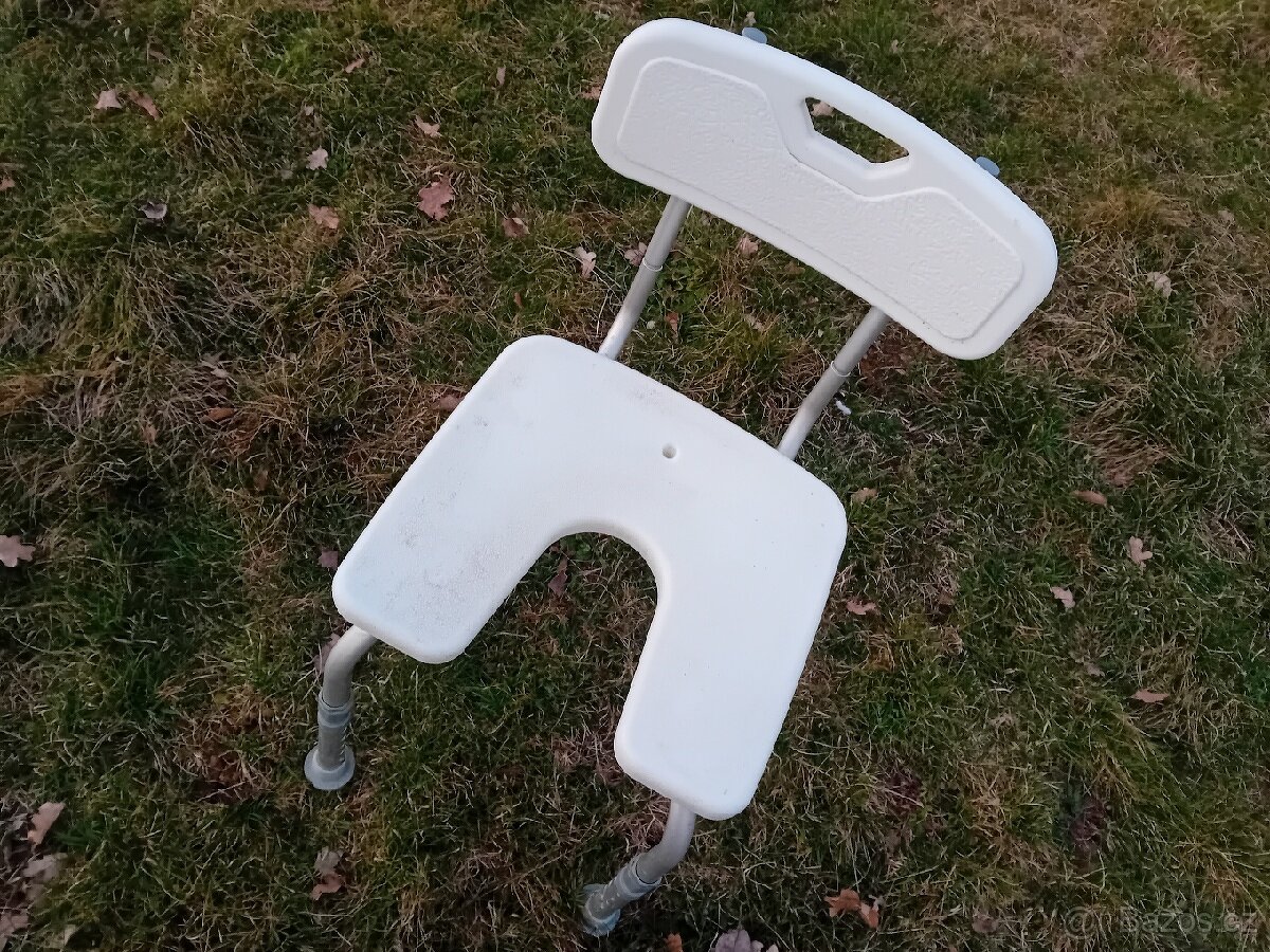 Plastová zdravotní židle na sprchování