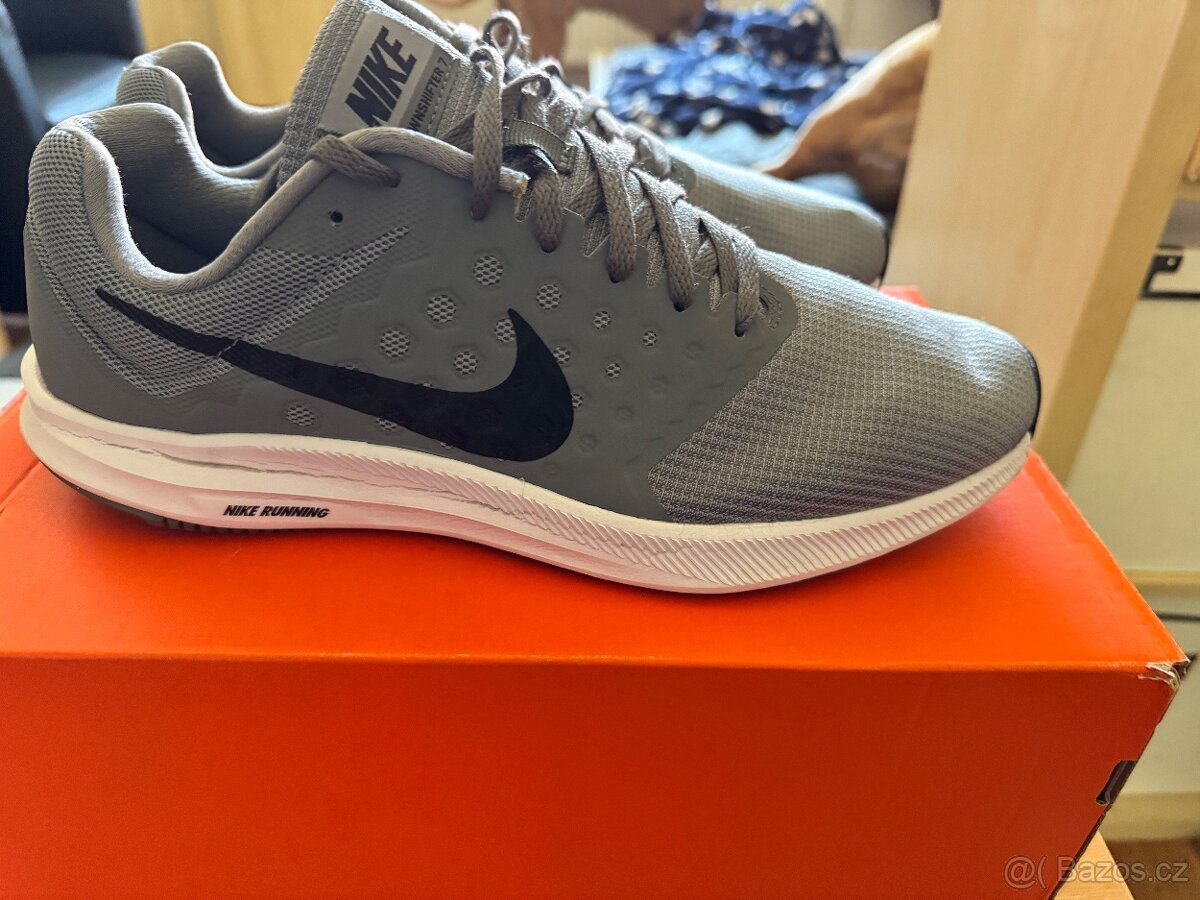 sportovní boty NIKE