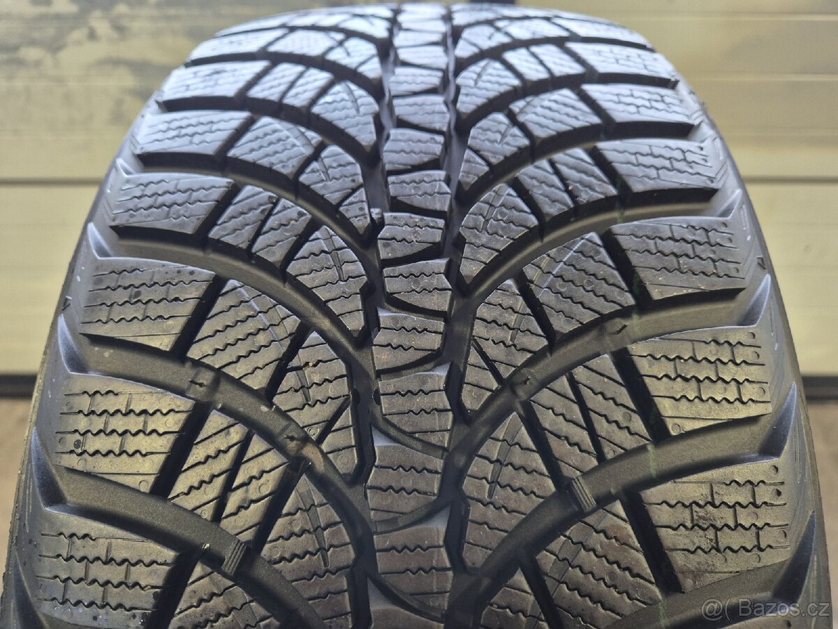 111. Nepoužité zimní pneu Kumho 235/40/18