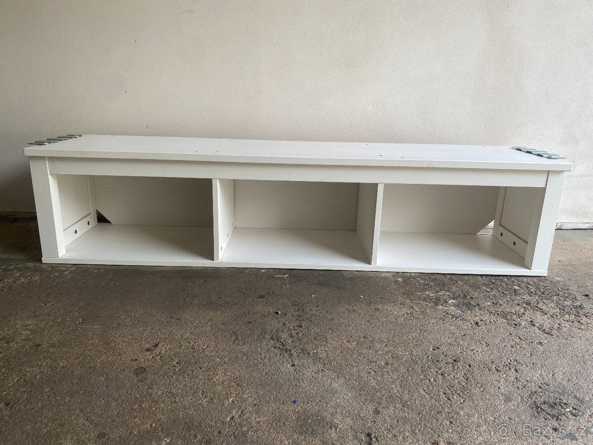 IKEA Hemnes police- bíl. mořidlo