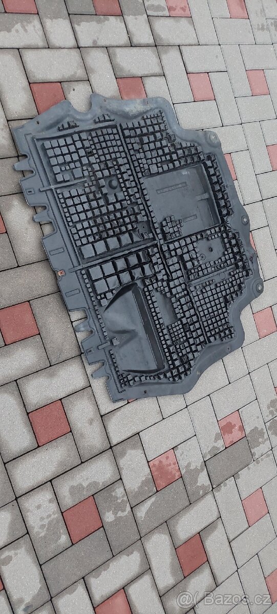 Passat B6 kryt motoru