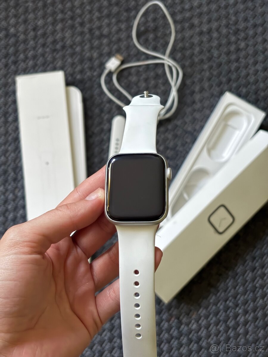 Apple Watch 4 4mm Silver Aluminum White Sport Band