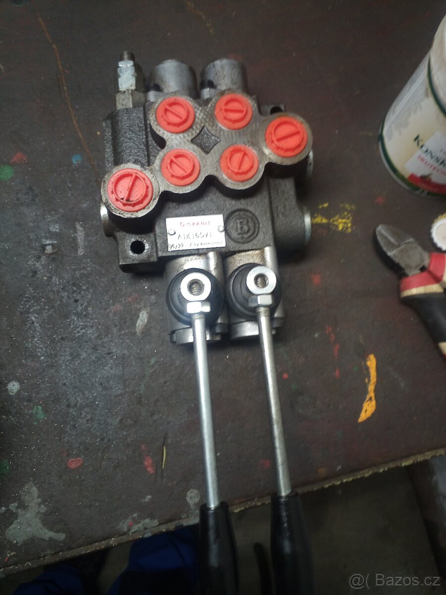 Hydraulický rozvaděč dvousekční - dvoupáčkový
