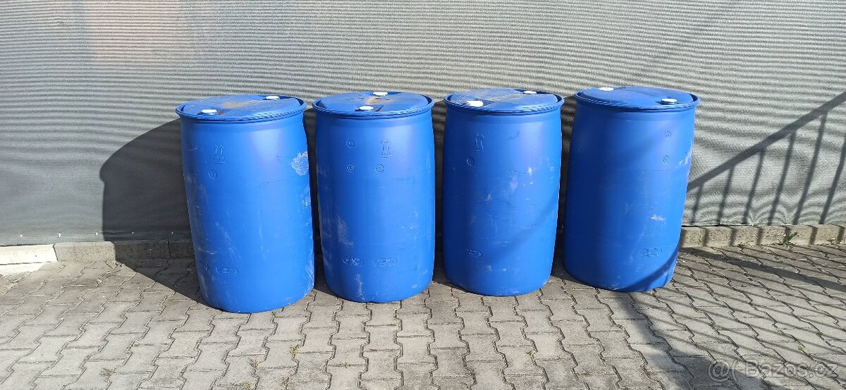 Plastové sudy na vodu 200l - barel na vodu