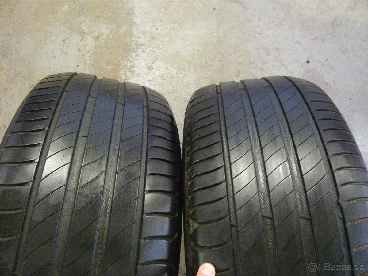 Pneu 235/45/17, 235-45-17, 235 45 17.