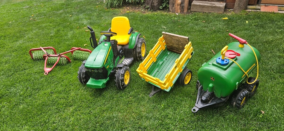 Dětský traktor JOHN DEERE