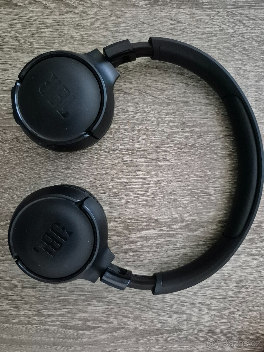 Sluchátka JBL Tune 520 BT černá