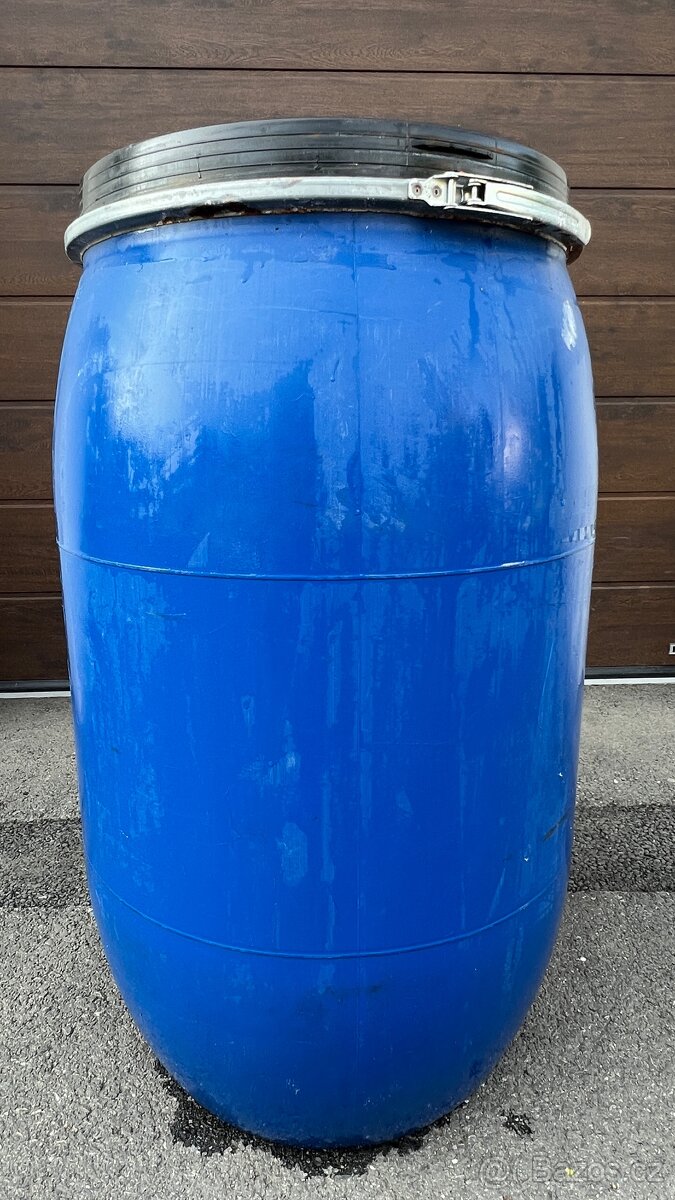 Plastové sudy 200l se sponou