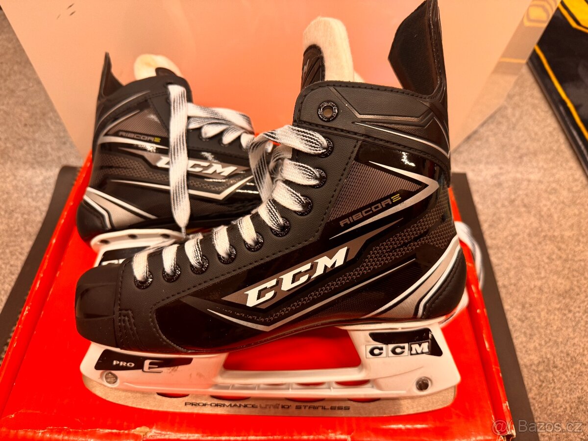 BRUSLE CCM RIBCORE 74K, VEL. 41,5/7,5 EE