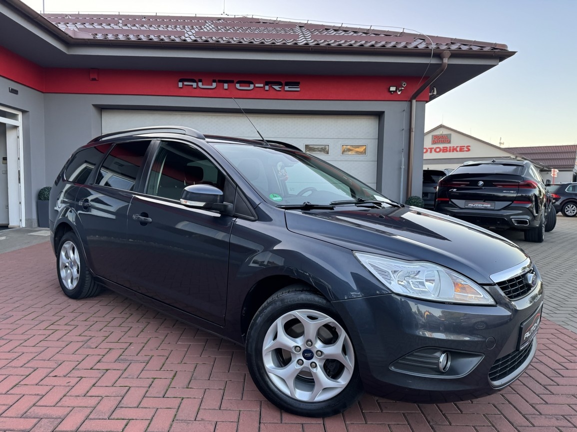 Ford Focus 1.6i 16V Style Navi Klimatizace Winter Paket