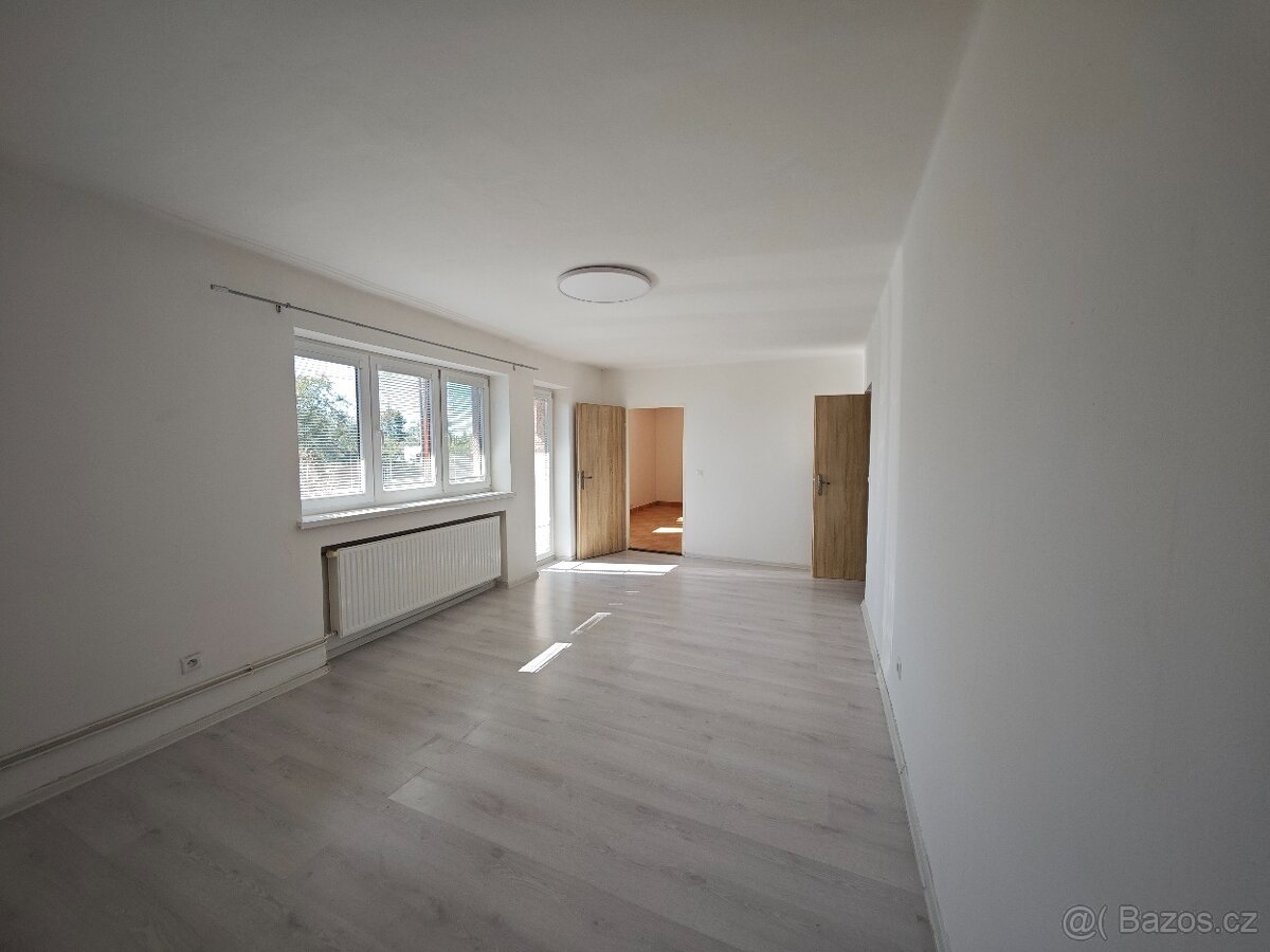 Pronajmu byt 2+1 87m2 se zahradou a dvou garáží v a Ostravě.