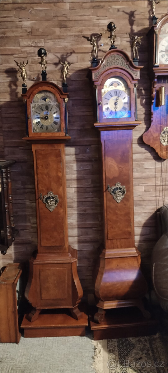 Prodám dvoje podlahové hodiny ve výborném stavu.