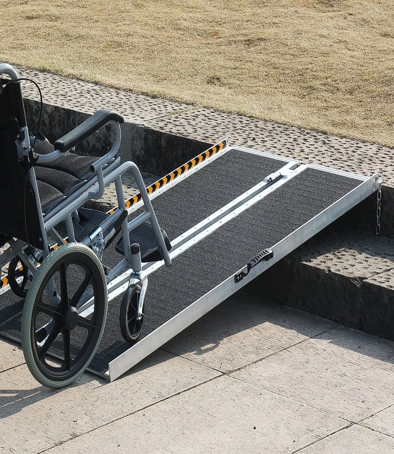 Skládací hliníková nájezdová rampa VEVOR