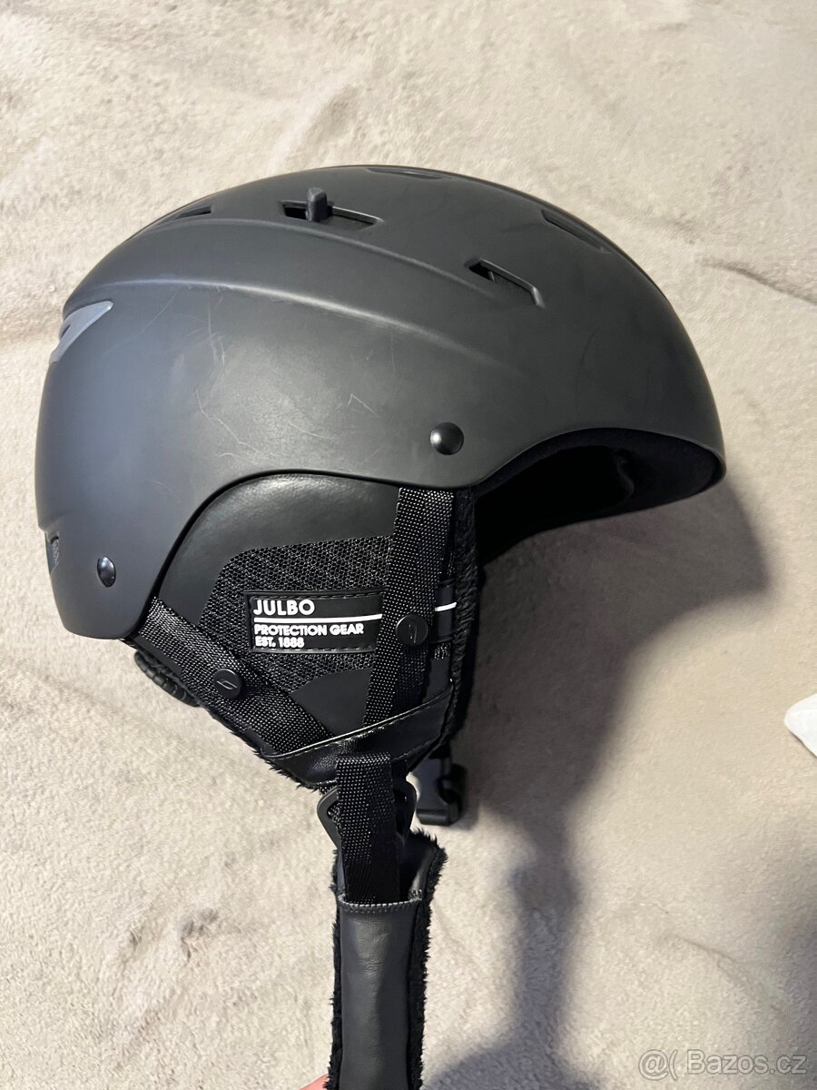 Lyžařská-snowboard helma