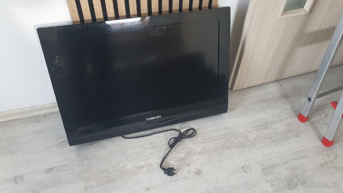 LCD TV SAMSUNG