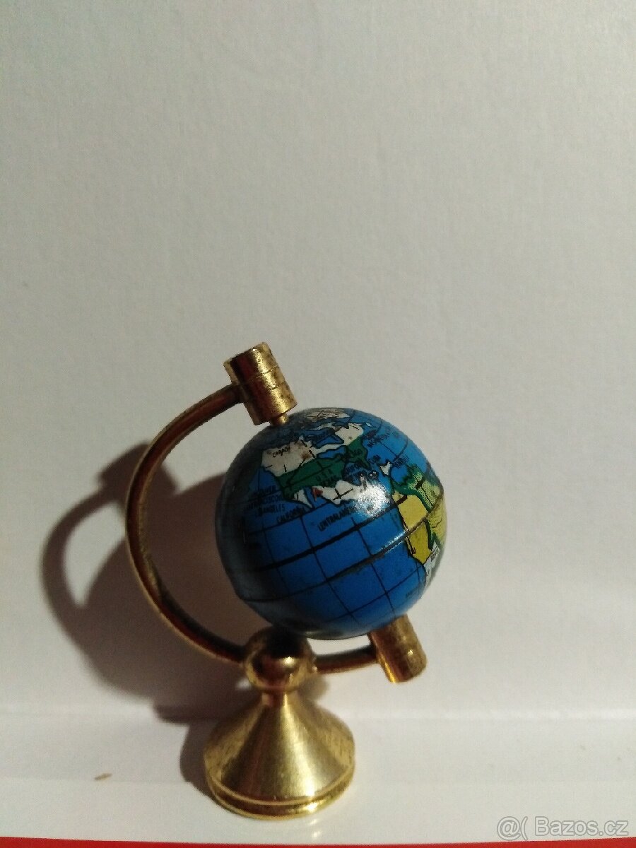 Glóbus-kovový