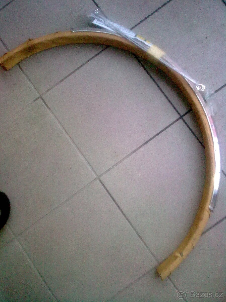 Socialistické blatníky 28