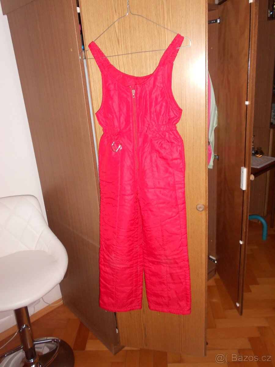 Sport. zatepl. kalhoty v pase a ramínka s gumou, se zipem.