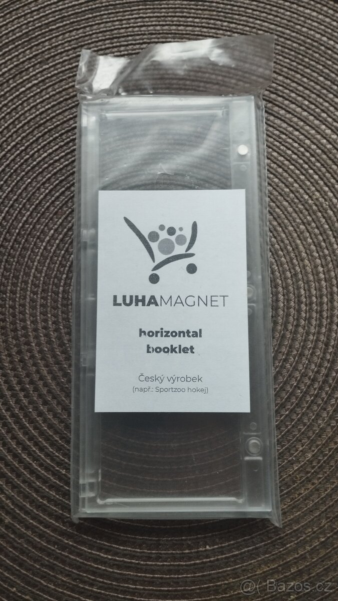 One touch magnetic booklet holder horizontální