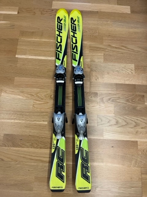 Prodám lyžařský set Fischer 120 + lyžáky 33
