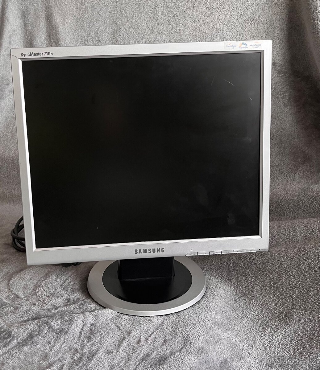 SAMSUNG SyncMaster 710n, 17", VGA