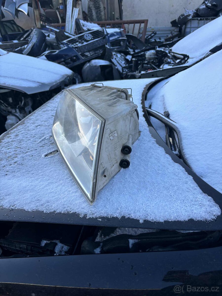 Škoda Octavia 2 predni světlo ČR