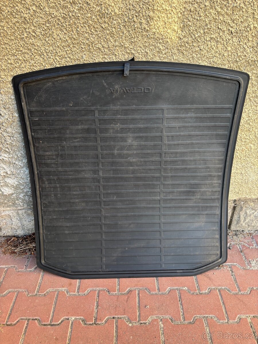 Plastová vana do kufru Octavia sedan/limuzína