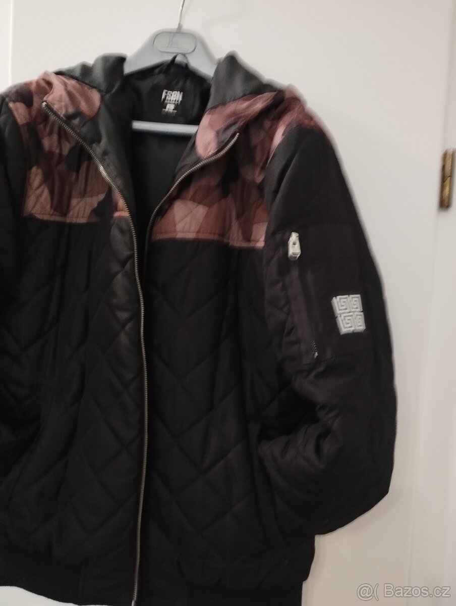 černá bunda