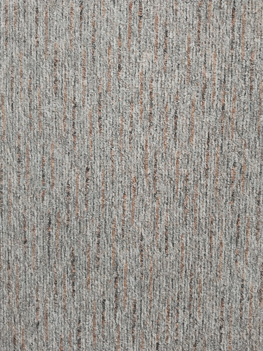 Šedy koberec 5,7x3,5m
