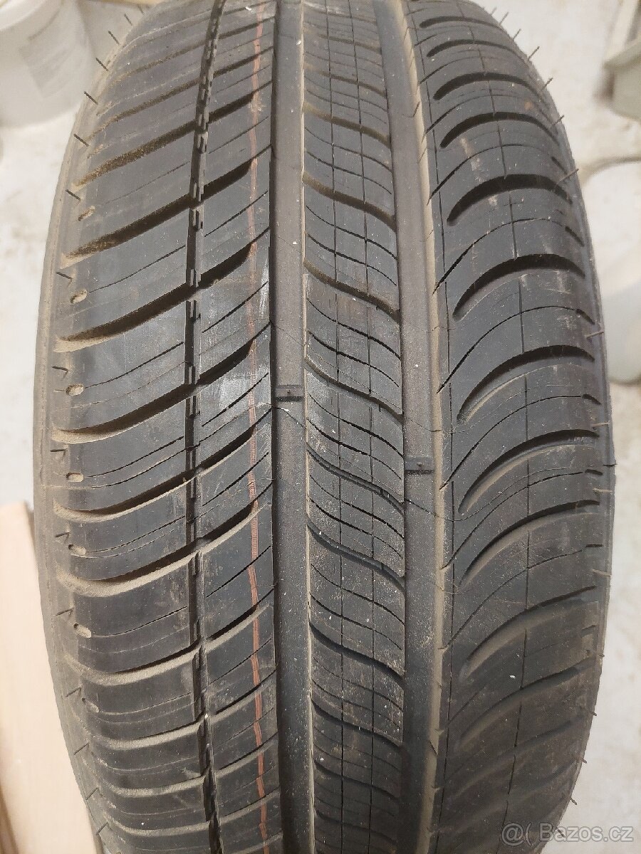 Dvě pneumatiky Michelin 195/50 R15 letní