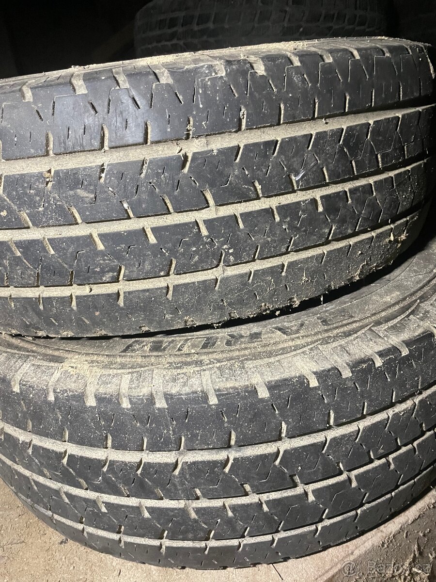 Letni pneu 225/70 r15c