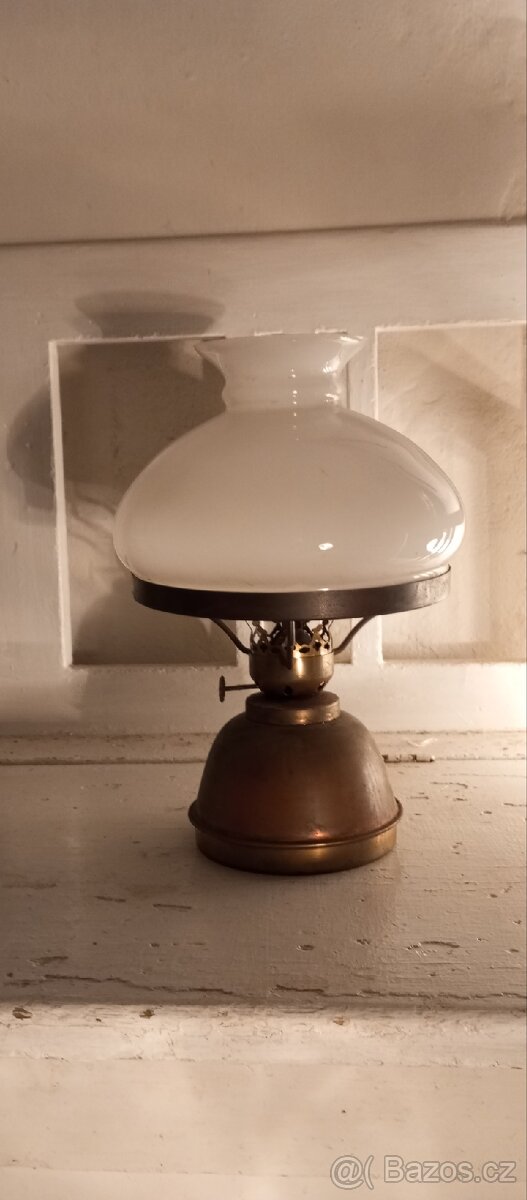 Stará lampa petrolejka