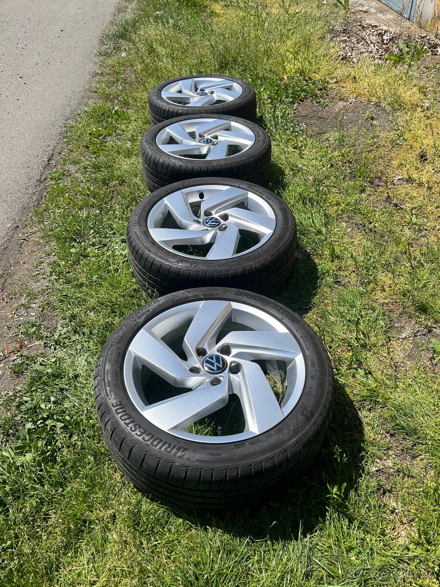 Prodám alu Vw Richmond 5x112 r17 letní pneu 225/45/17