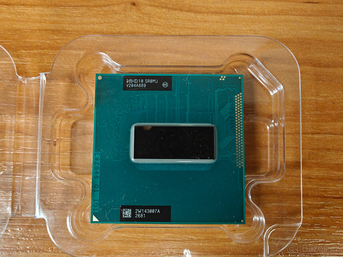 Intel Core i7-3820QM (4 jádra / Socket 988B rPGA)
