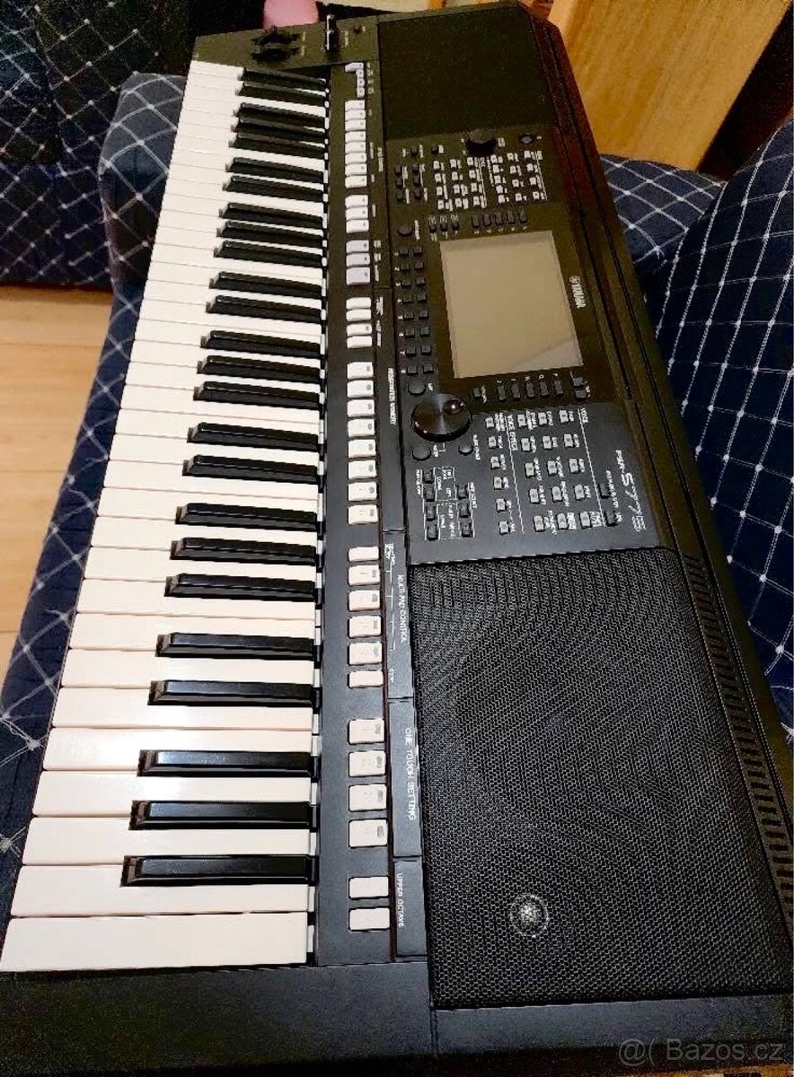 Yamaha PSR-S775