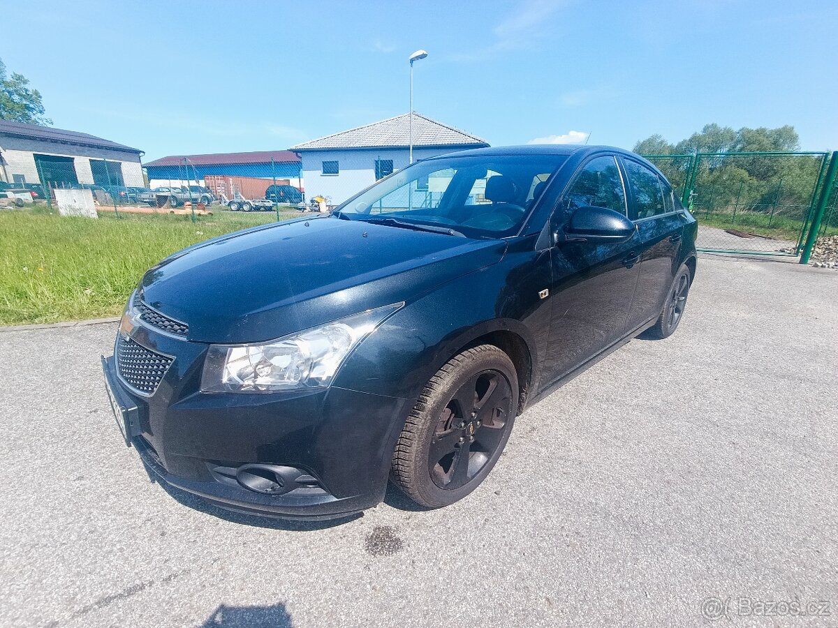 Prodám auto Chevrolet Cruze 1.8 benzin 2011