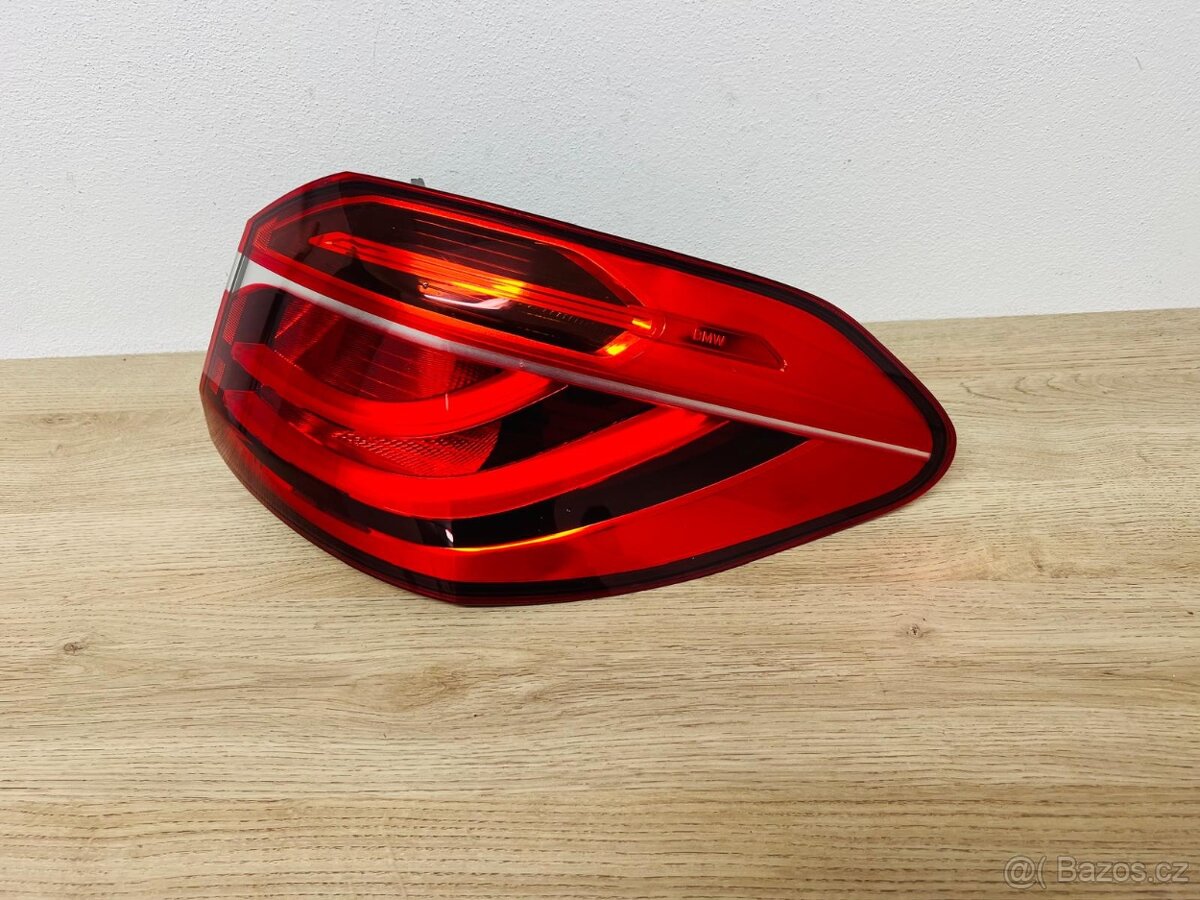 BMW F46 LCI zadní světlo