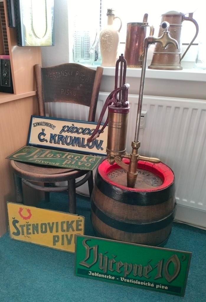 Pivní sklo, půllitry, třetinky, pivovarské cedule.