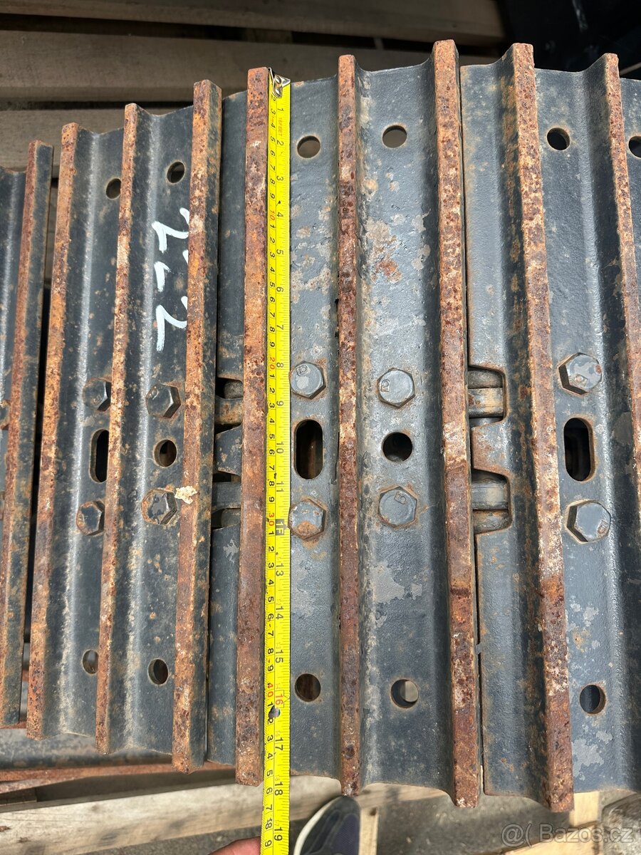 Řetěz na bagr včetně desek 450 mm Bobcat Komatsu