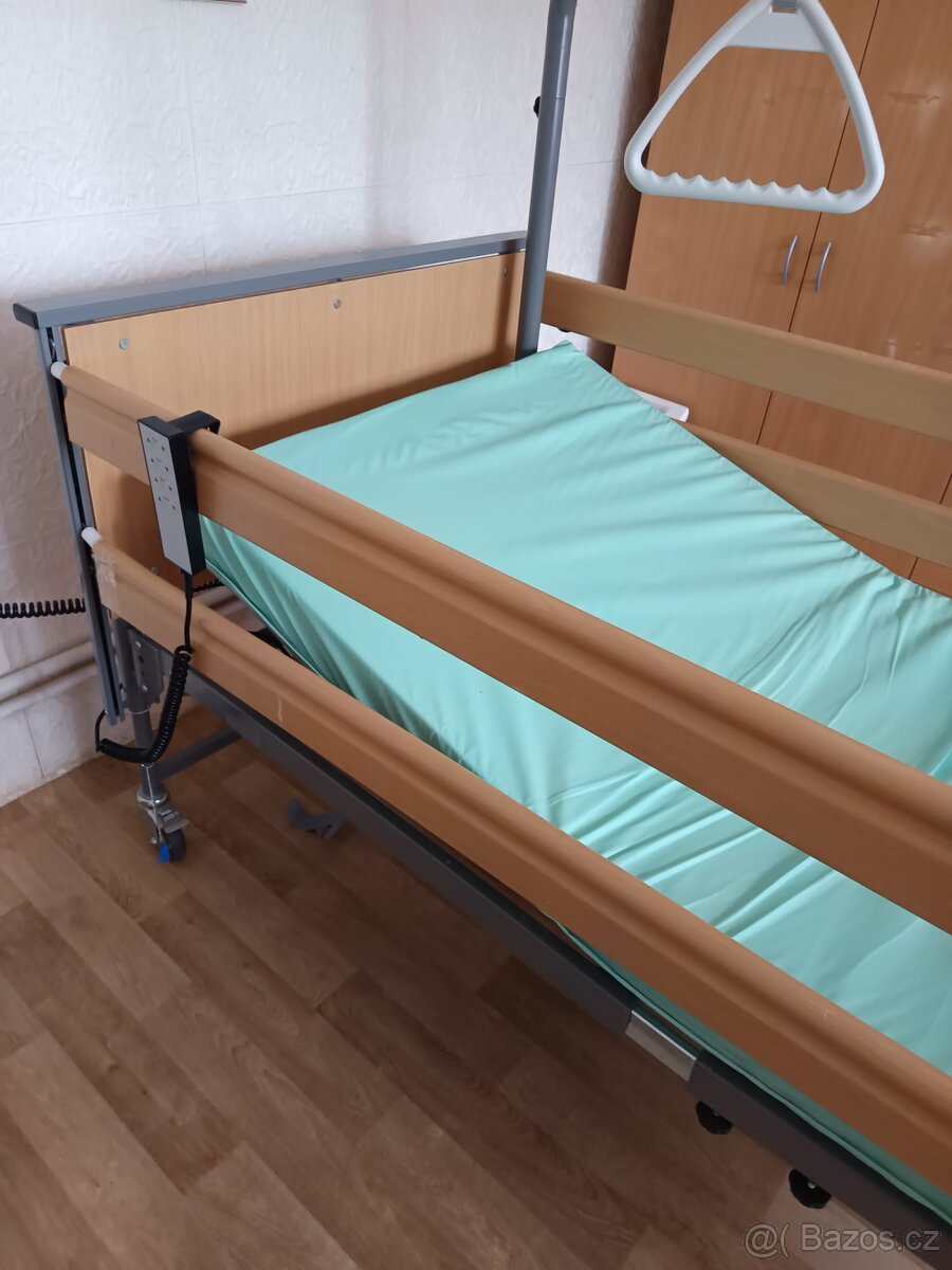 Polohovací postel